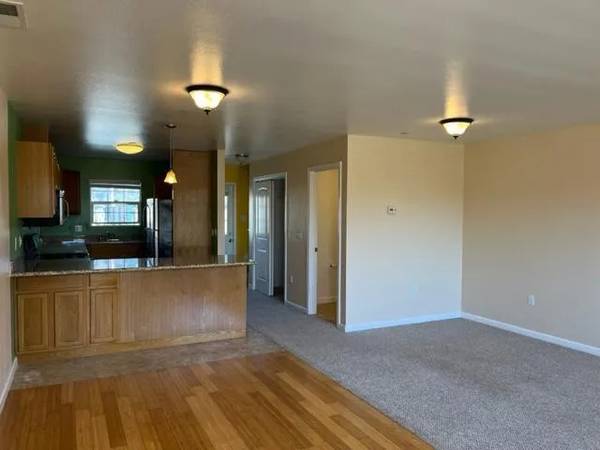 2BR/1BA Single Family House on Palmetto Ave · Pacifica photo 3