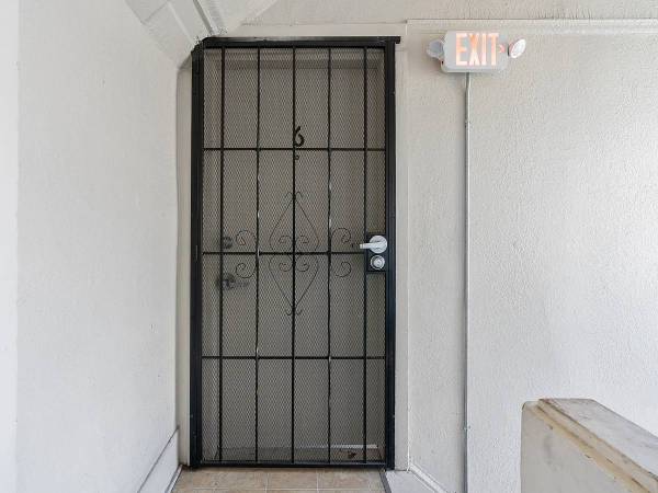 1BR/1BA Apartment · Oakland photo 2