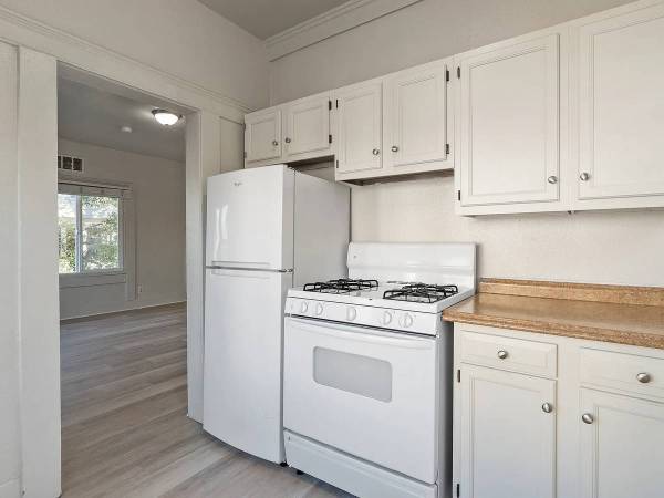 1BR/1BA Apartment · Oakland photo 4