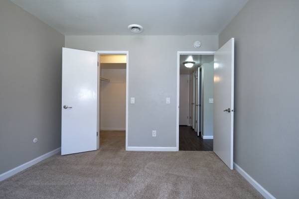 2BR/1BA Apartment · Pacific Grove photo 3