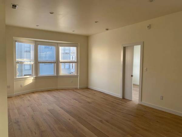 2BR/1BA Apartment · San Francisco photo 3