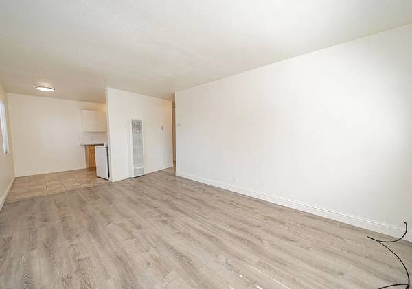 Modern Condo Living In The Heart Of Alameda – Prime Location! photo 3