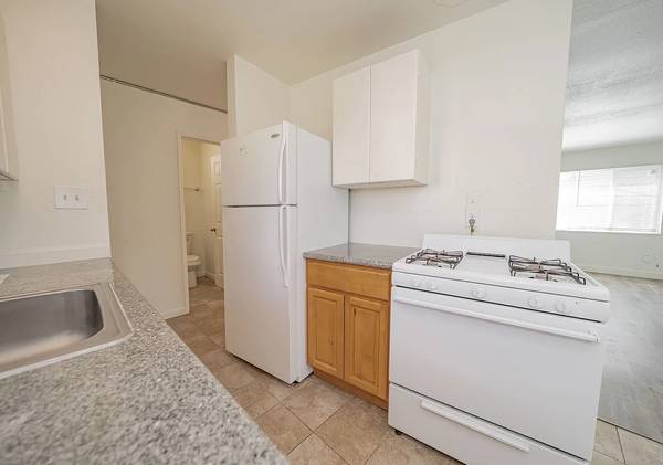 Modern Condo Living In The Heart Of Alameda – Prime Location! photo 4