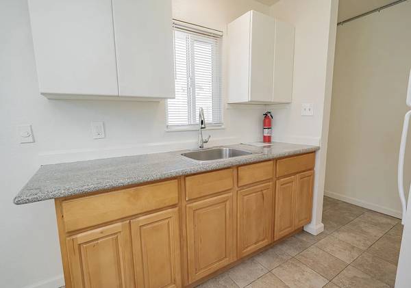 Modern Condo Living In The Heart Of Alameda – Prime Location! photo 5