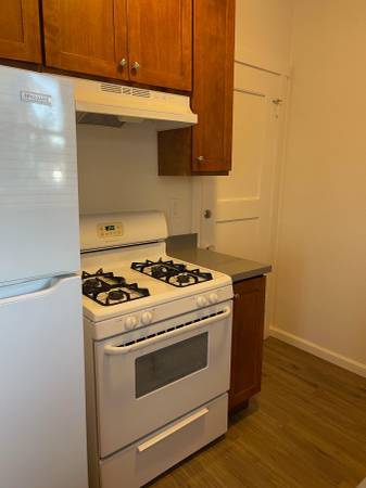 1BR/1BA Apartment · Oakland photo 2