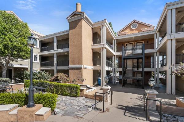 1BR/1BA Single Family House on S Norfolk St · San Mateo photo 2