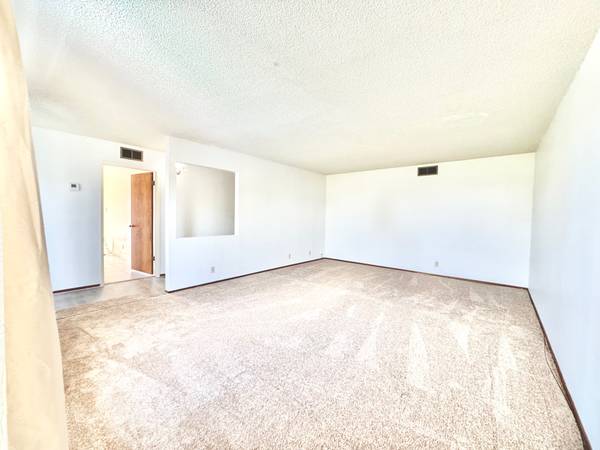 3BR/2BA Apartment on Kansas Street · Oakland photo 5