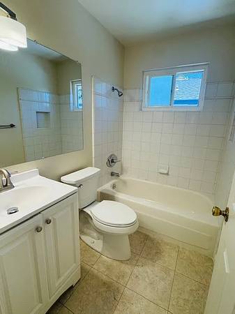 1BR/1BA Apartment · Berkeley photo 2