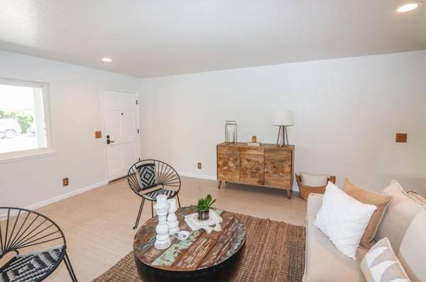 1BR/1BA Single Family House on 47th Ave · Capitola photo 3