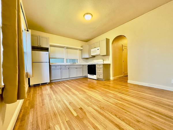 1650 Oxford St. photo 2