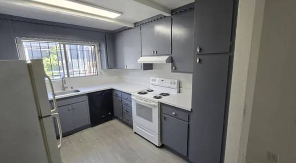 2BR/1BA Apartment on Maple Ave · Oakland photo 2
