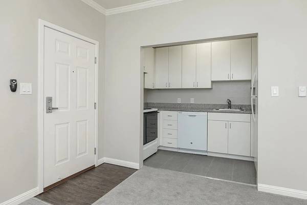 Laurel Theatre Apartments photo 3