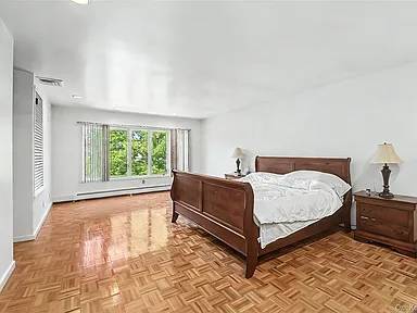 1BR/1BA Apartment · New Hyde Park photo 2