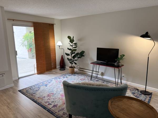 2BR/3BA Apartment · Walnut Creek photo 2