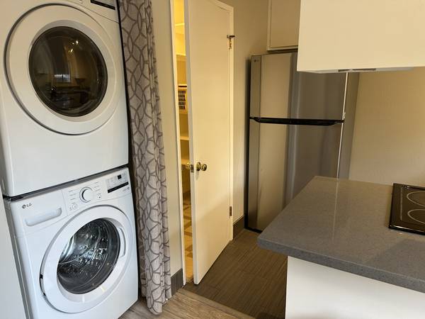 2BR/3BA Apartment · Walnut Creek photo 5