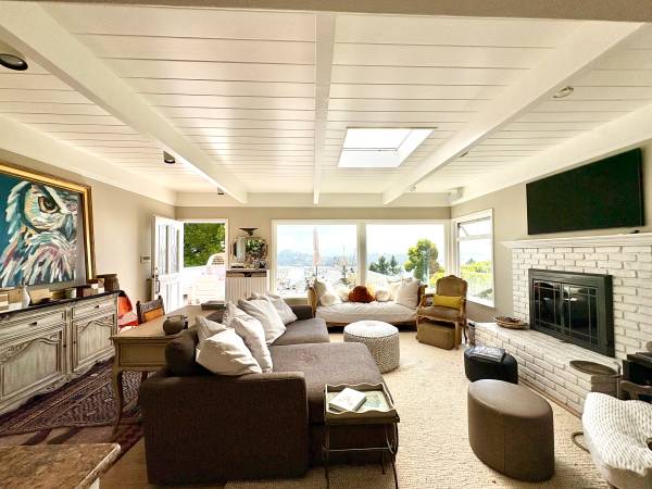 3BR/2BA Apartment · Mill Valley photo 4