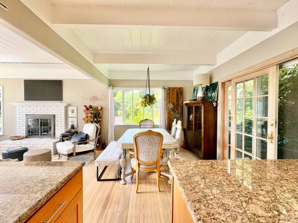 3BR/2BA Apartment · Mill Valley photo 5
