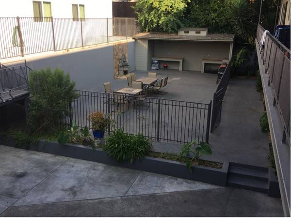 0BR/1BA Apartment · Oakland photo 2