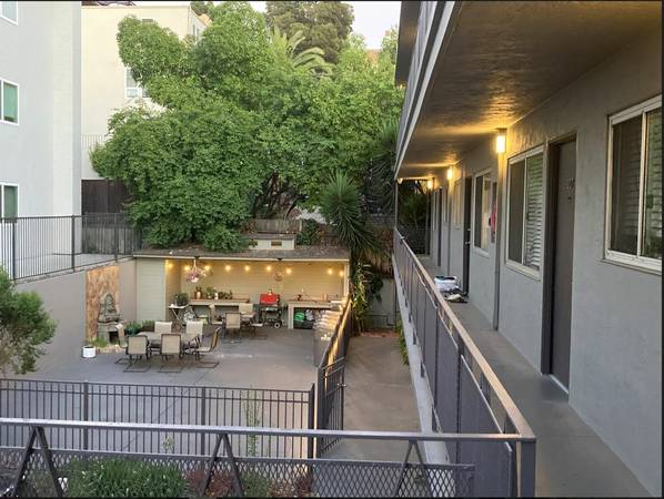 0BR/1BA Apartment · Oakland photo 3