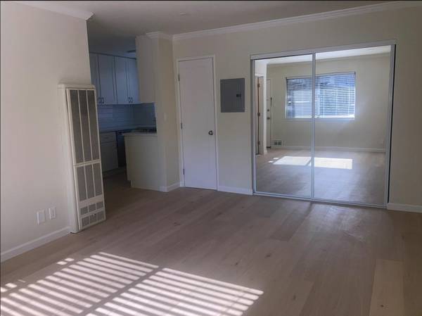 0BR/1BA Apartment · Oakland photo 5