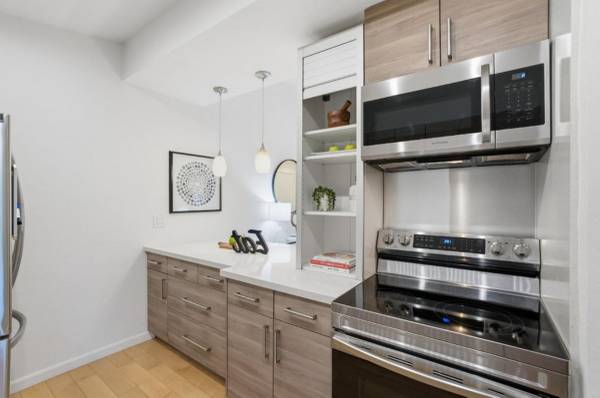 1BR/1BA Condo · San Mateo photo 3