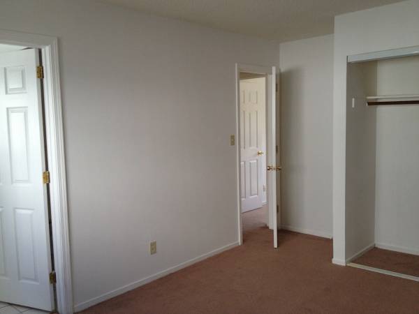 2BR/2BA Townhouse · Belmont photo 5