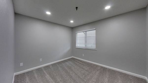 Apartments on 143rd Ave · San Leandro photo 3