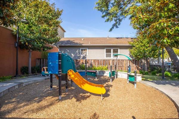 Apartments on San Pablo Avenue · Emeryville photo 2