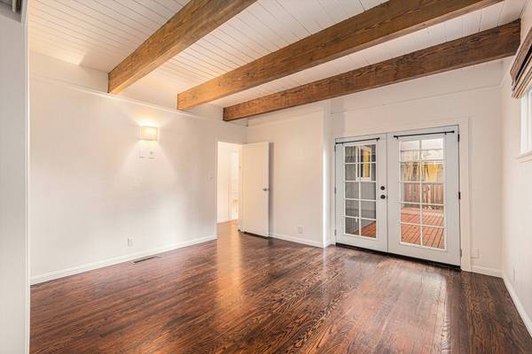 2BR/2BA Apartment · Oakland photo 5