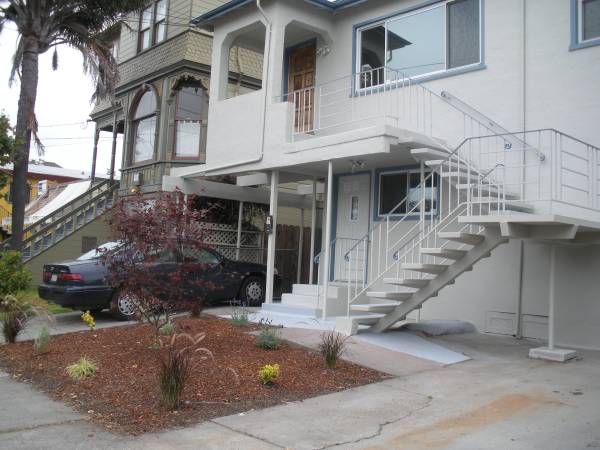 1BR/1BA Duplex on Alcatraz Ave. Unit B · Oakland photo 2