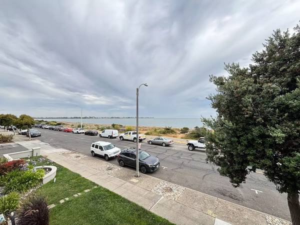2BR/1BA Apartment on Shoreline Drive Unit · Alameda photo 4