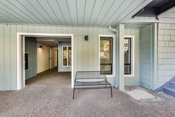 2BR/2BA Apartment on 41st Street Unit · Oakland photo 2