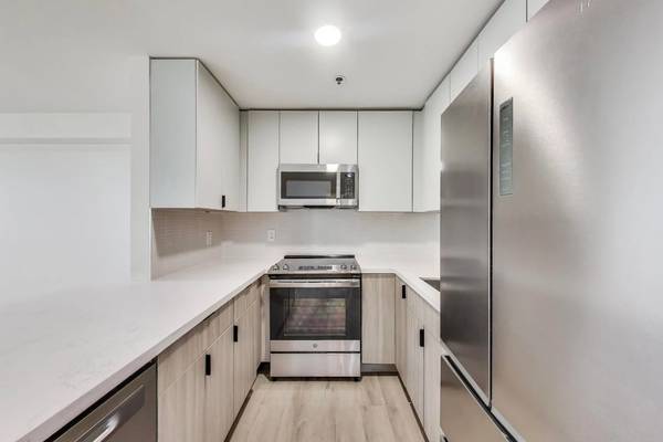 2BR/2BA Apartment on 41st Street Unit · Oakland photo 3