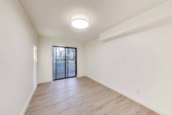 2BR/2BA Apartment on 41st Street Unit · Oakland photo 5