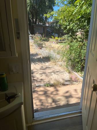 1BR/1BA Apartment · Pittsburg photo 2