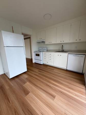 2BR/1BA Apartment · Oakland photo 2