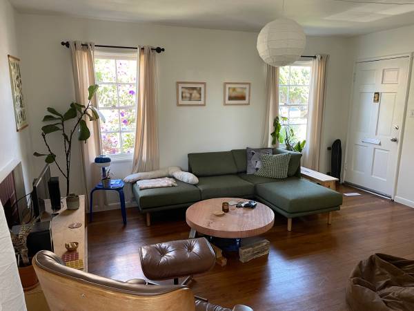 2BR/1BA Apartment · Berkeley photo 2