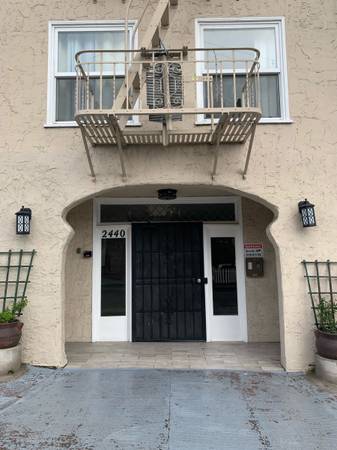 1BR/1BA Apartment · Oakland photo 2