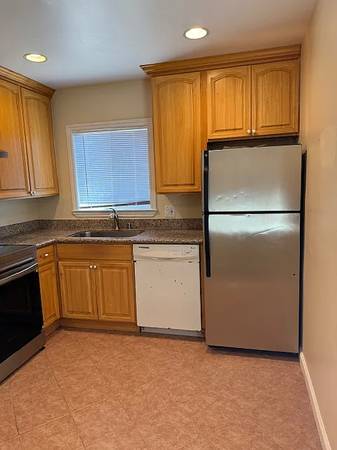 2BR/1BA Duplex on Dumbarton · Redwood City photo 2