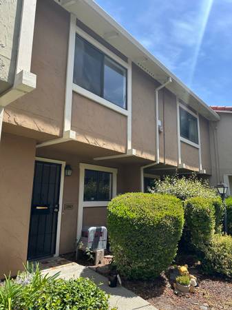 2 Bedroom 1.5 Bath Townhome! photo 4