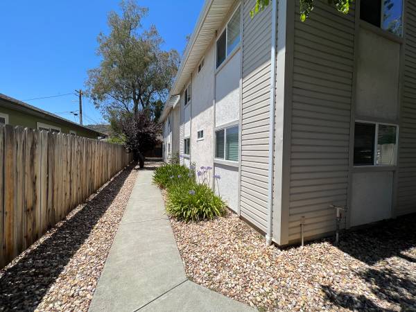 2BR/1BA Apartment on Maple Street · Napa photo 3