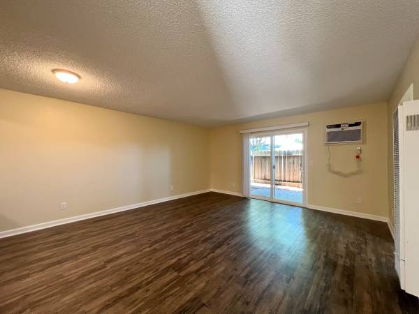 2BR/1BA Apartment on Maple Street · Napa photo 5