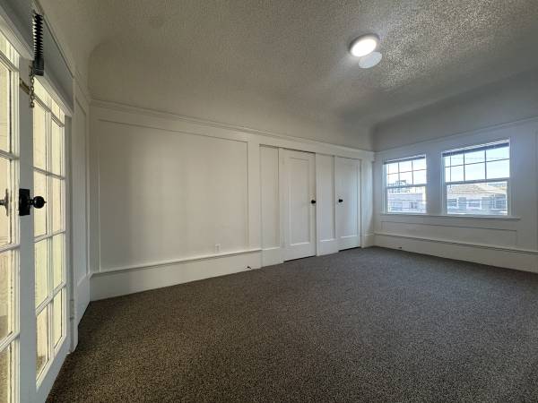 3BR/2BA Flat on West Street · Oakland photo 5
