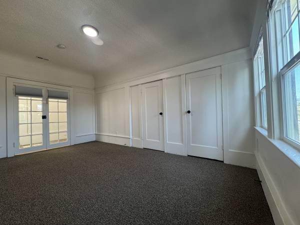 3BR/2BA Flat on West Street · Oakland photo 4