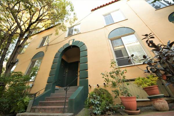 540 Merritt Ave photo 2