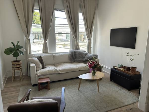 1BR/1BA Single Family House · Sausalito photo 3