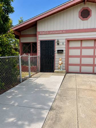 3BR/1BA Single Family House on Jefferson St · Fremont photo 4