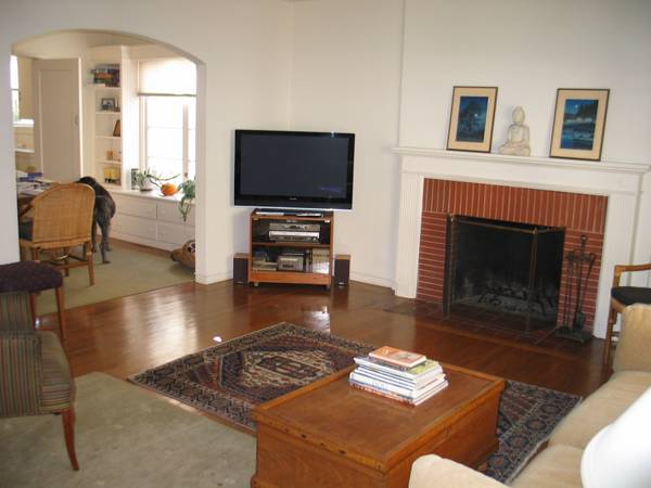 2BR/1BA Flat on Hilgard Avenue · Berkeley photo 2