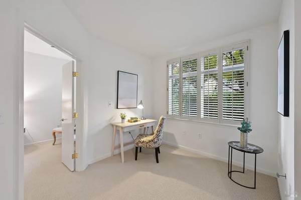1BR/1BA Apartment on Deer Valley Rd · San Rafael photo 3