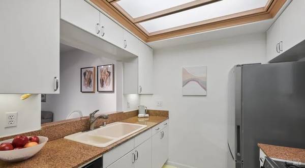 1BR/1BA Apartment on Deer Valley Rd · San Rafael photo 4